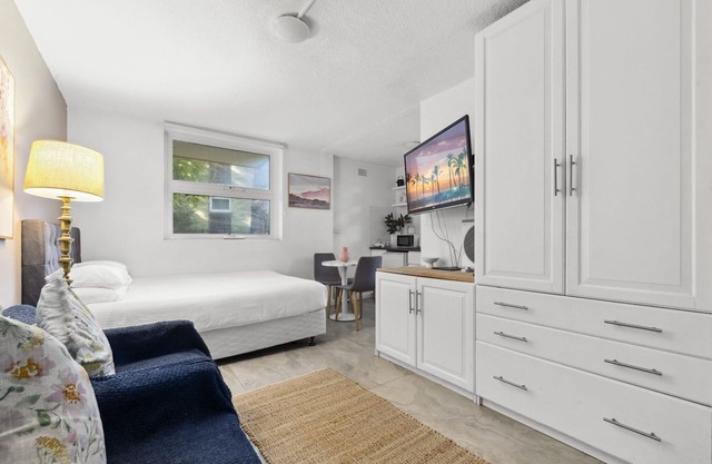 The Smiling Stays - Chic Urban Paddington Escape