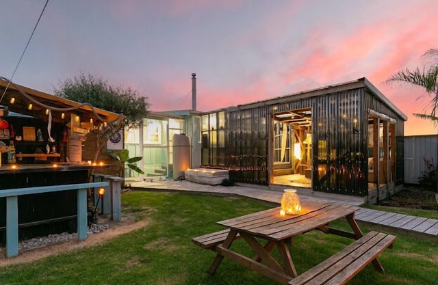 The Smurf Shack - Renovated Retro Gem with Awesome Outside Living.