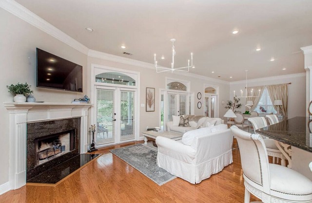 The Southern House | Canal View & Pet Friendly