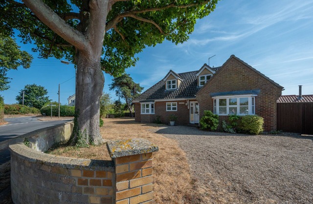 The Spinney - Four Bedroom House, Sleeps 5