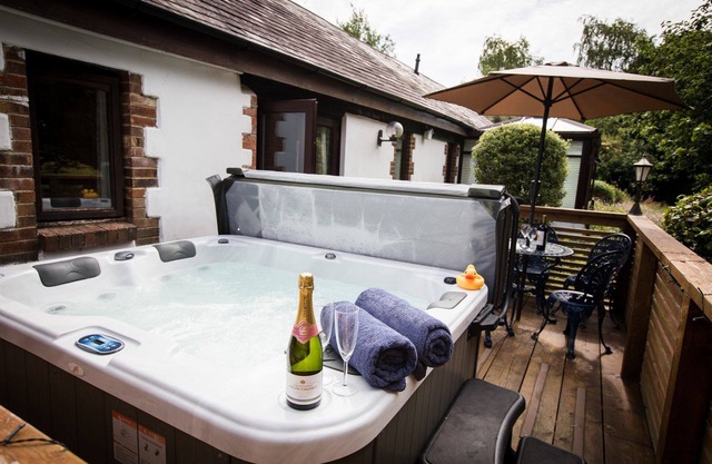 The Stables - Fully accessible dog friendly with a hot tub