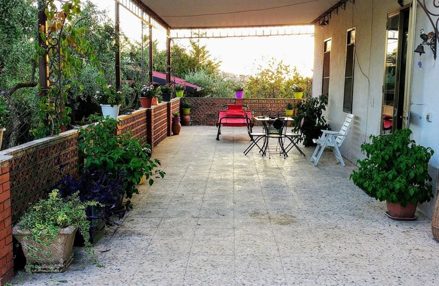 The Sunset Home is a villa immersed in the most traditional Sicilian countryside.