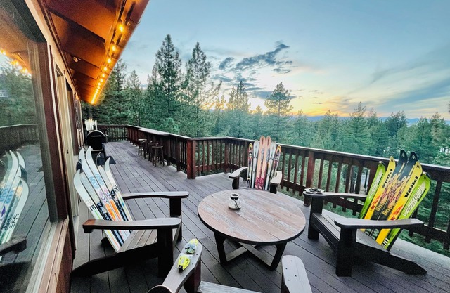 The Tahoe at Three Pines - 5 Min Walk to Lake!