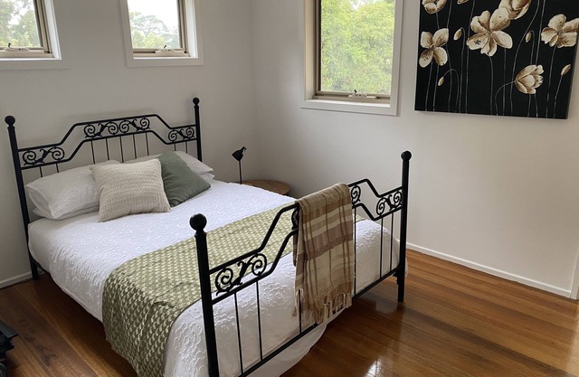 The Tee House is conveniently located in Kilmore township next to Golf Course.