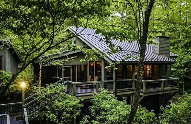 The Tree House in the heart of the New River Gorge National Park