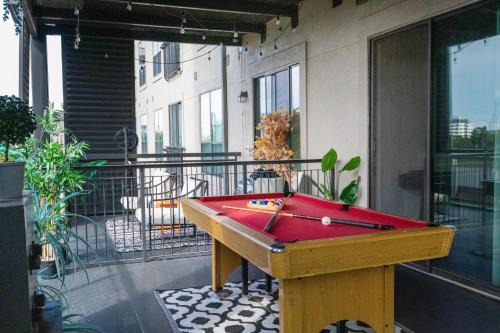 The Treehouse Spacious & Fun 2BR Retreat in the Heart of the Domain
