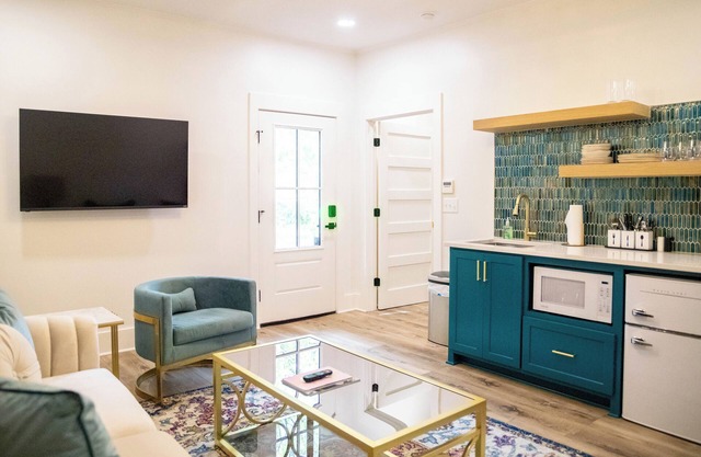 The Vincent C - the perfect Ocean Springs location near restaurants & shopping!