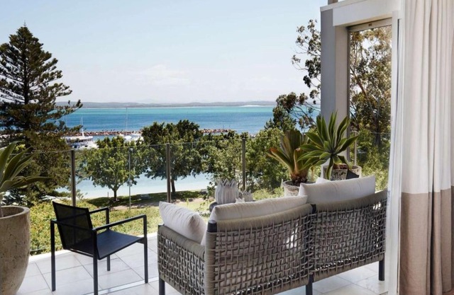 The Waterview, 2 76 Magnus St - complete style, comfort, luxury and spectacular waterviews