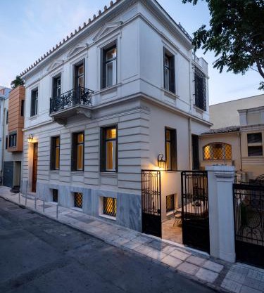 The White House in Plaka by JJ Hospitality