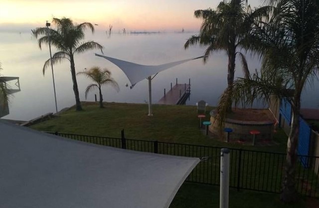 The White House on Lake Mulwala