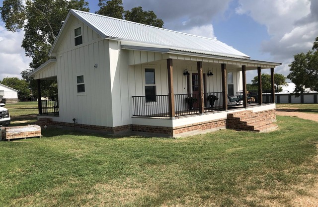 The White Magnolia Cottage