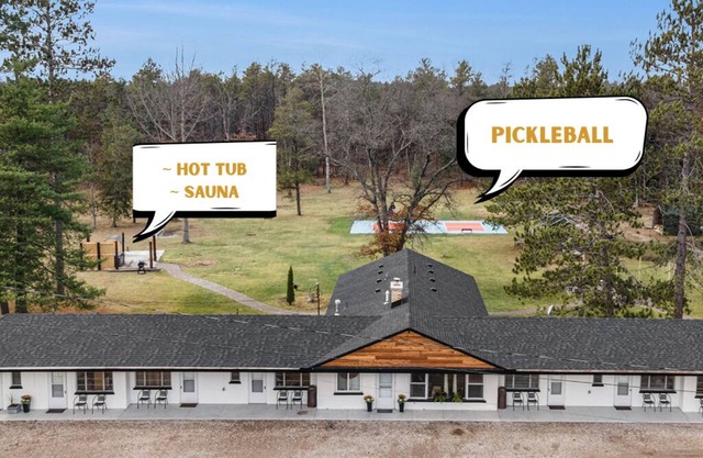 The Windmoor Lodge | Sauna | Pickleball | Hot Tub