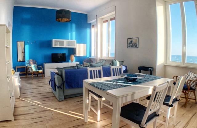 The Window On The Sea - Amazing APT. on the Beach