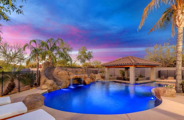 The Windstone Vacation Home with Resort Style Pool and Putting Green