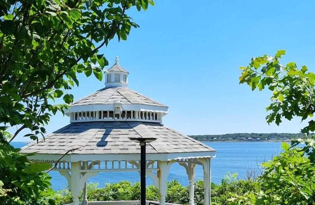 The Yankee Clipper Inn