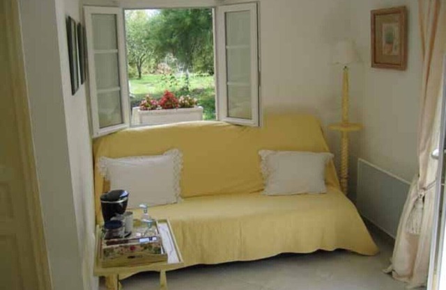 THE YELLOW ROOM *