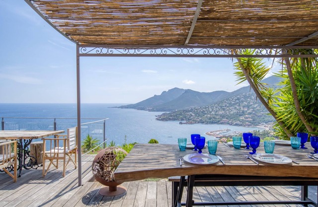 Théoule: 3-bedroom villa with magnificent sea view, peaceful swimming pool