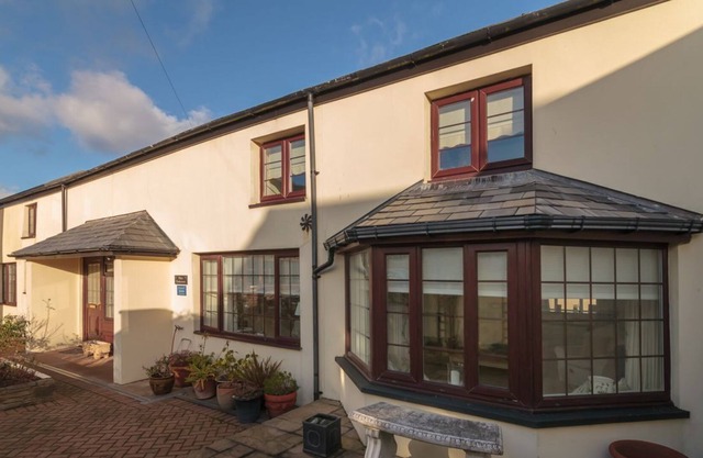 Thie Fuinnee - sleeps 8