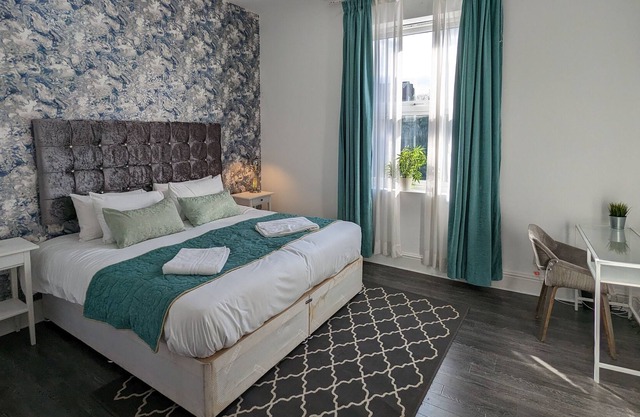 This aparthotel is a 2 bedroom(s), 1 bathrooms, located in Birmingham, England.