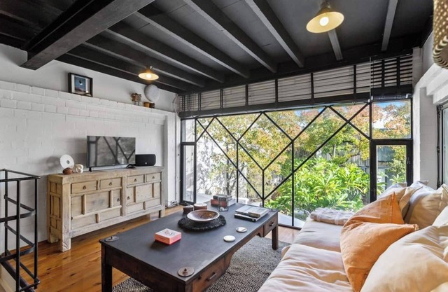 This apartment is a 0 bedroom(s), 1 bathrooms, located in Fremantle, WA.