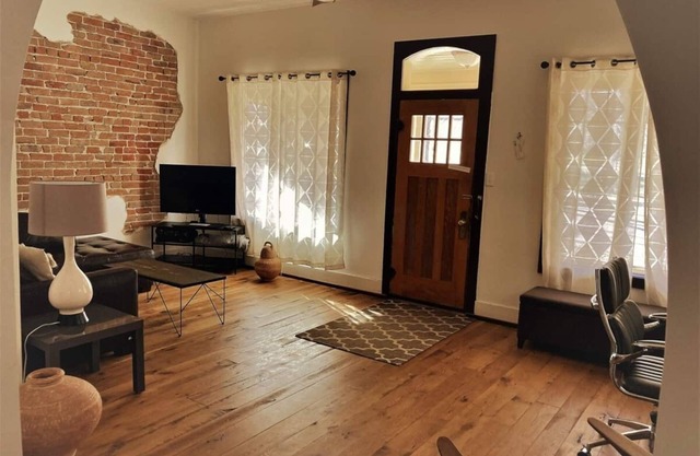 This bungalow is a 2 bedroom(s), 1 bathrooms, located in Salida, CO.