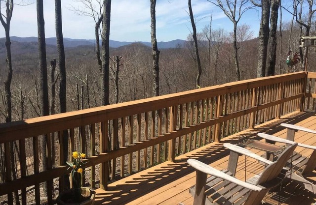 This cabin is a 2 bedroom(s), 2 bathrooms, located in Mars Hill, NC.