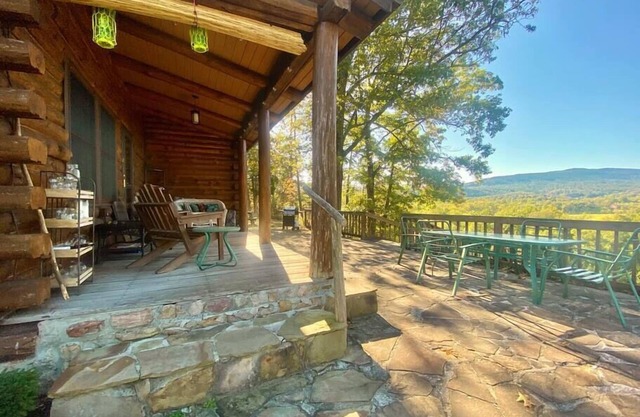 This cabin is a 2 bedroom(s), 1 bathrooms, located in Paw Paw, WV.
