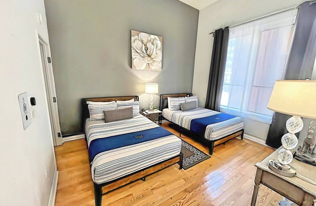 This hotel is a 2 bedroom(s), 1 bathrooms, located in San Diego, CA.