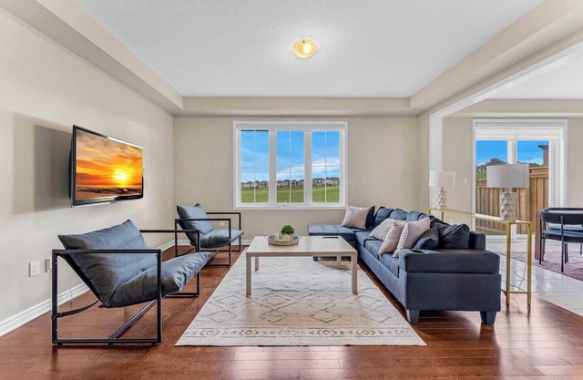 This house is a 4 bedroom(s), 2.5 bathrooms, located in Cambridge, ON.