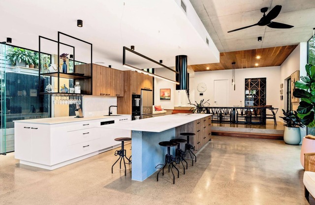 This Luxury home close to everything and only 3km from the Brisbane CBD!