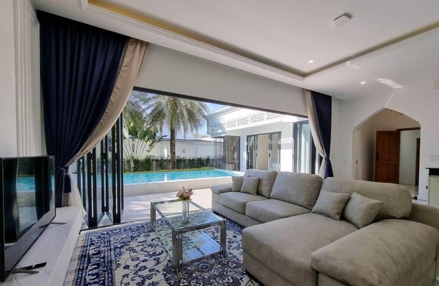 This property is a 403 SQM villa with 3 bedrooms and 3.5 bathrooms.