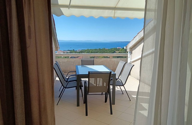 Three bedroom apartment with terrace and sea view Lun, Pag (A-24796-e)