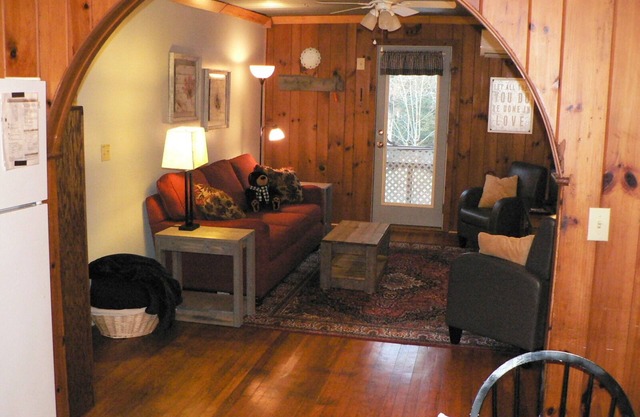 Three Cub Cottage in historic Flat Rock
