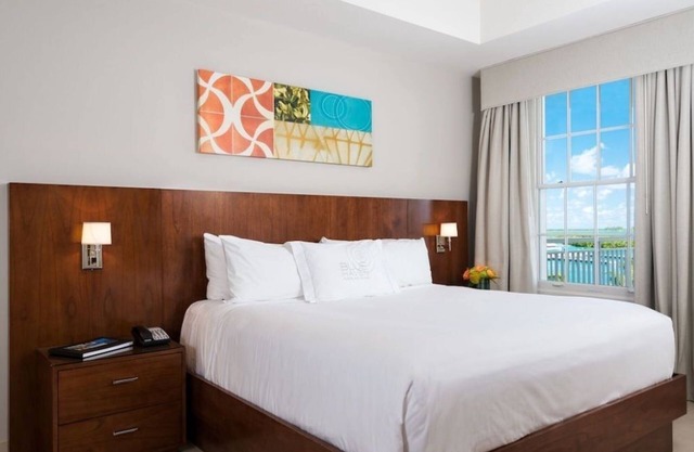 Three Oceanfront Accommodations! Infinity Pool, Spa & Oceanfront Dining