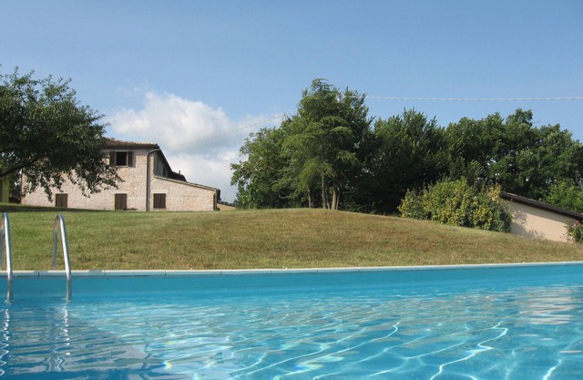 Three-room apartment in a farmhouse with swimming pool and home restaurant in Acqualagna