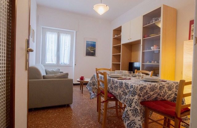 Three-room air conditioning sleeps 6 100 meters from the sea 3rd floor lift