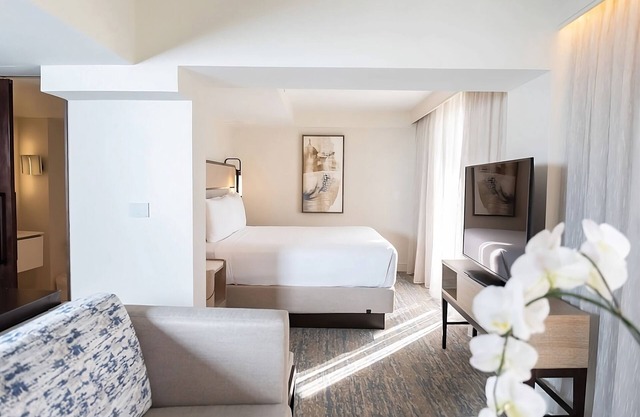 Three Stunning Suite w/City View | Enjoy Scenic Stroll at the Beach