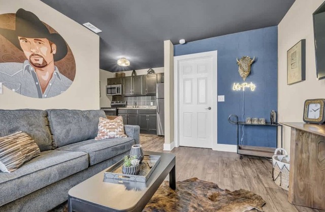 Tim McGraw Themed Apartment!