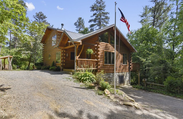 Timber Hollow:2 master suites on a bison ranch!