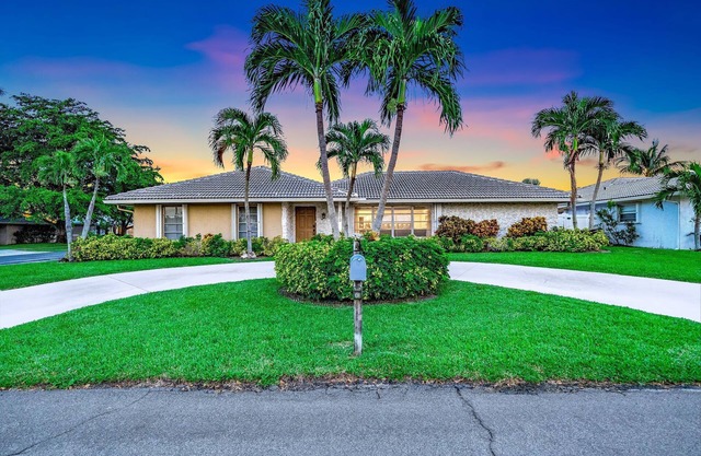 Time for Memories! Tropical Oasis: Golfview Harbor Home (Extended Stays Allowed)