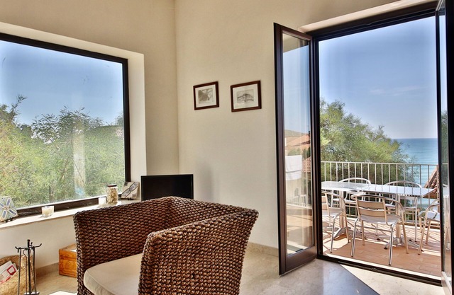 TIMO by KlabHouse-3BR Seafront walk2beach