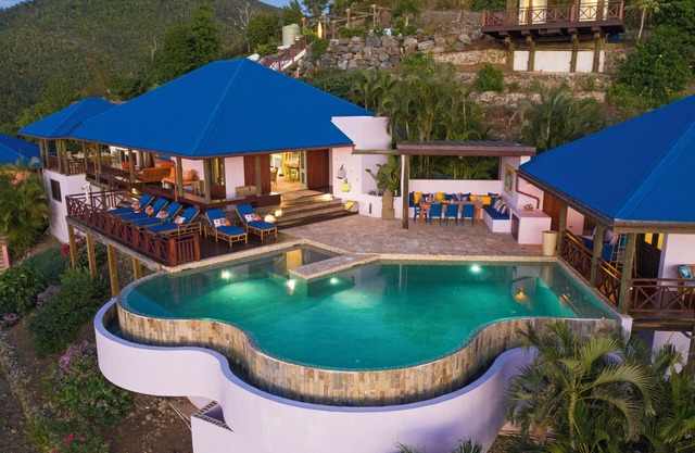 Tingalayo is a private villa for 12 with 270 degree breathtaking views.