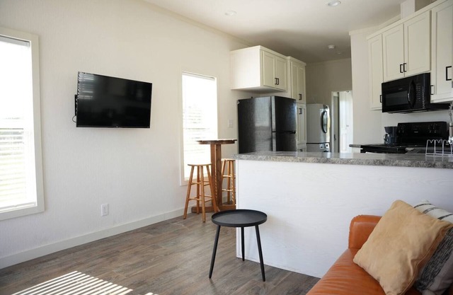 Tiny Home Experience - Ideal for Solo Travelers, Couples, or Small Groups! 🏡✨
