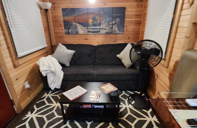 Tiny Home sleeps 6 near beautiful beaches and entertainment