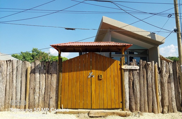 Tiny House Kingdom Deluxe King Bed 3 minutes from the beach and the airport