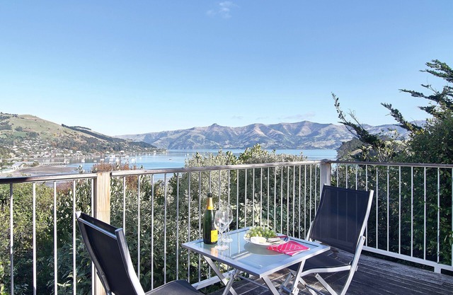 Tiro Treasure - Akaroa Holiday Home