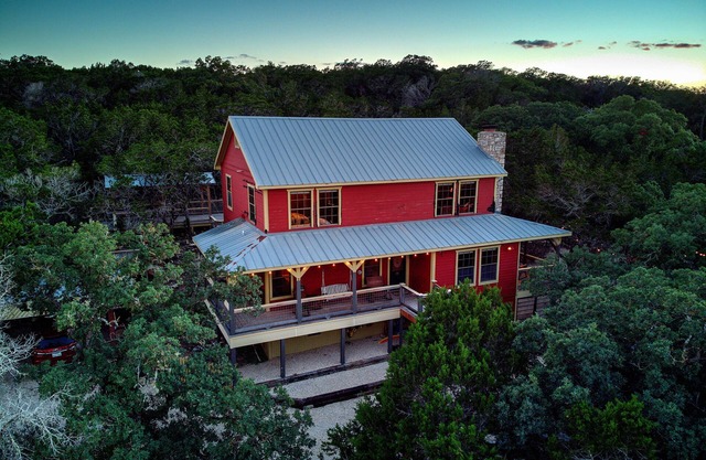 "Top 11 coolest cabins in Texas" tripstodiscover.com