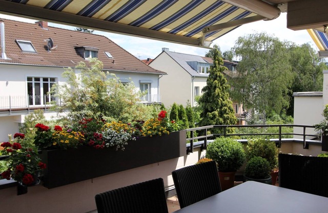 Top apartment in the university district, close to the center, 2 bedrooms, balcony, private parking space