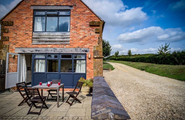 TOP BARN, family friendly, with a garden in Chipping Norton
