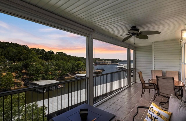 Top Floor 2Bd 2Bath Condo at Lighthouse Landing!